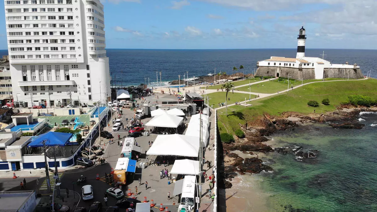 evento de comemoração ao Dia do Trabalhador promovido pelas centrais sindicais, nesta quinta-feira (1º), no Farol da Barra, em Salvador.
