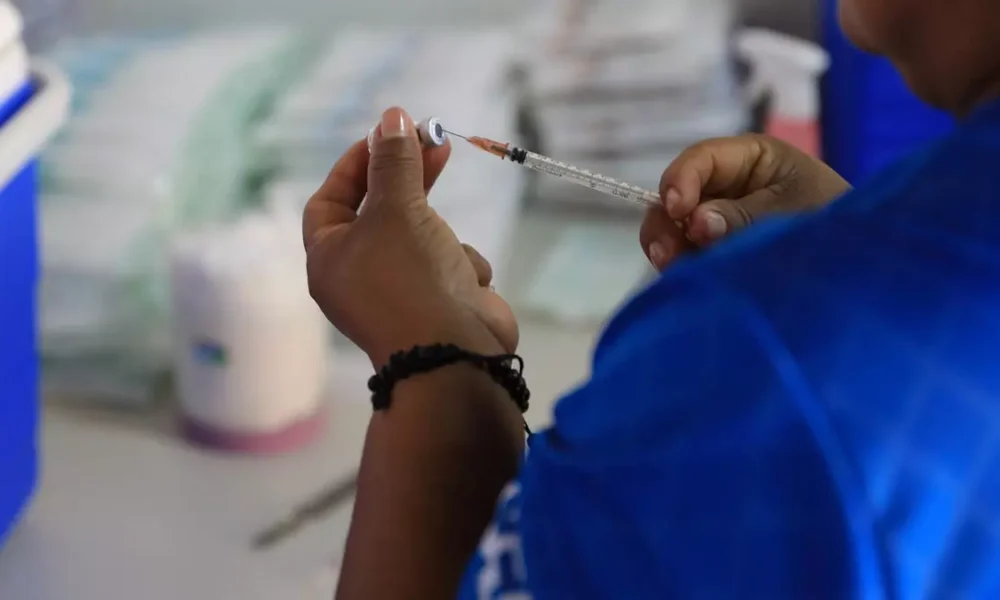 A Secretaria da Saúde do Estado da Bahia (Sesab) promove, neste sábado (10), o Dia D de mobilização nacional contra a influenza,