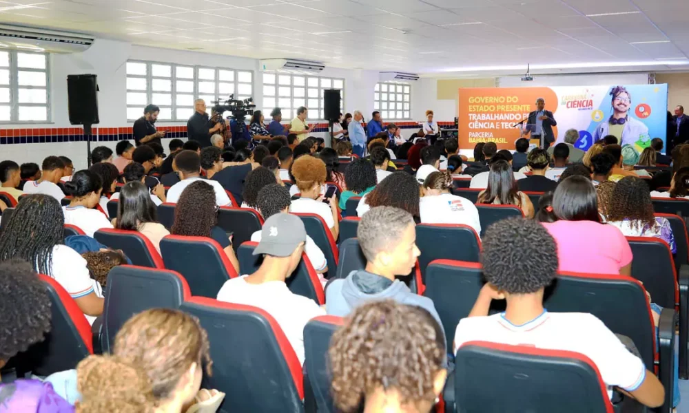 O Governo do Estado deu início, nesta terça-feira (20), à implantação de 180 laboratórios maker em escolas da rede estadual de ensino.