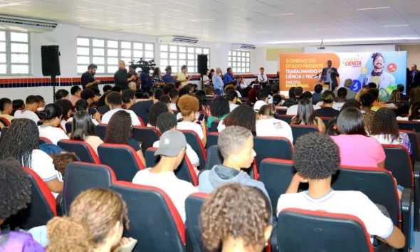 O Governo do Estado deu início, nesta terça-feira (20), à implantação de 180 laboratórios maker em escolas da rede estadual de ensino.