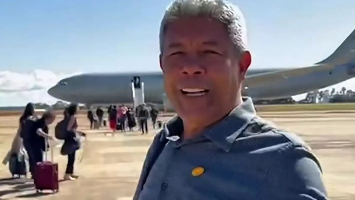 O governador Jerônimo Rodrigues viajou, neste sábado (10), para uma missão internacional na China, ao lado do presidente Luiz