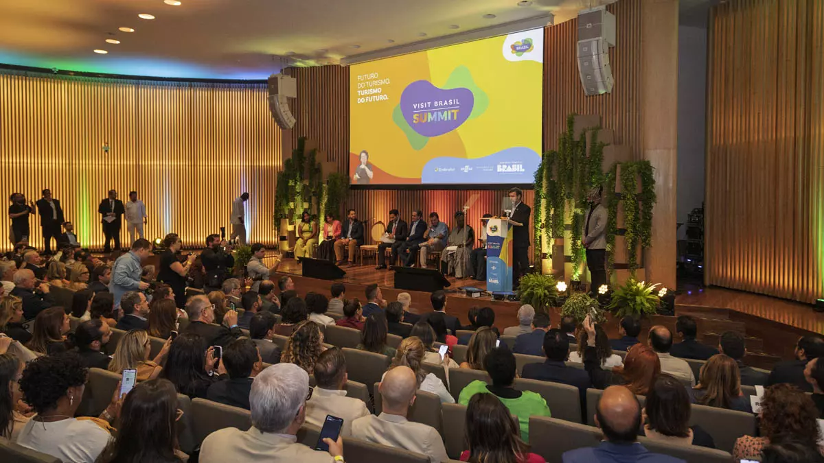 apresentado pelo Ministério do Turismo e Embratur na abertura do Visit Brasil Summit. Realizado nesta segunda (19) e terça-feira