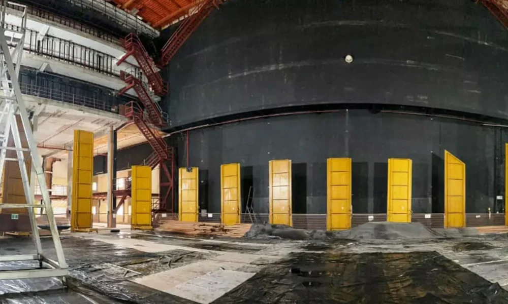 Em visita às obras do Teatro Castro Alves nesta segunda-feira (5), o governador Jerônimo Rodrigues acompanhou os avanços