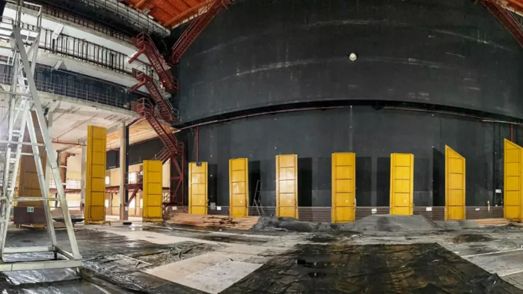 Em visita às obras do Teatro Castro Alves nesta segunda-feira (5), o governador Jerônimo Rodrigues acompanhou os avanços