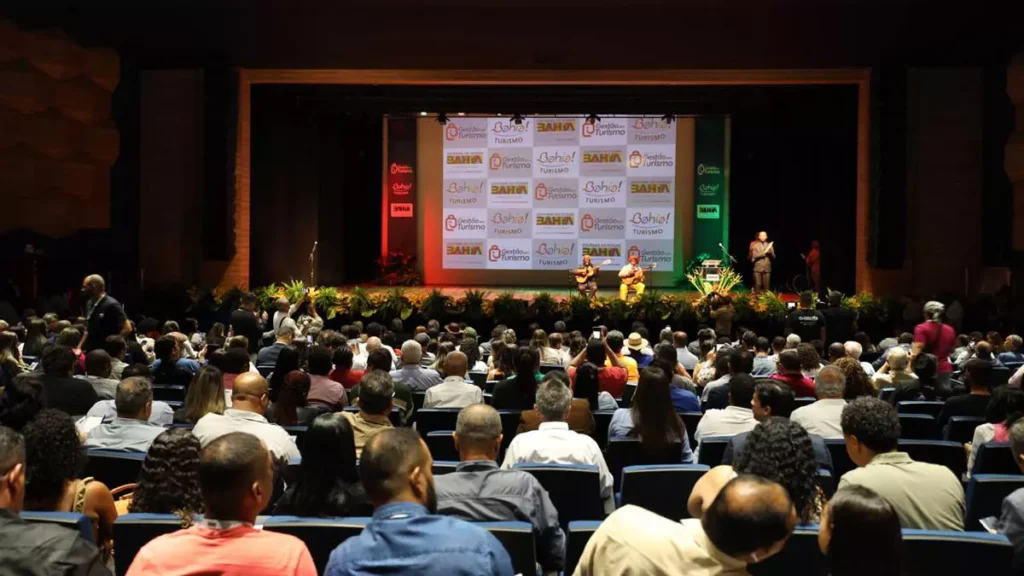meio da Secretaria de Turismo (Setur), realizou, nesta quarta (07), o II Seminário de Gestão em Turismo da Bahia, em Feira de Santana.