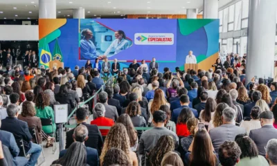 O governo federal, em parceria com estados e municípios, lançou nesta sexta-feira (30) o Agora Tem Especialistas para ampliar