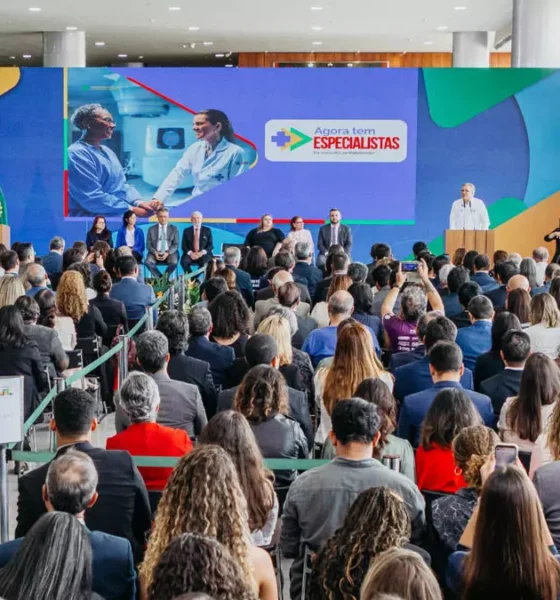 O governo federal, em parceria com estados e municípios, lançou nesta sexta-feira (30) o Agora Tem Especialistas para ampliar