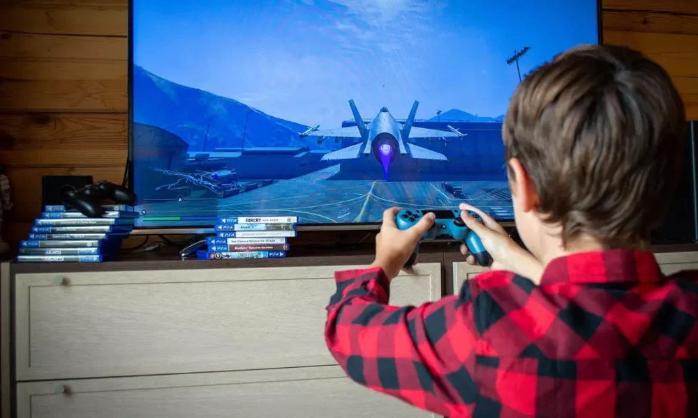 quando no quarto, trancafiado com acesso aos filmes, jogos e internet ilimitada, a maioria dos pais não querem ou não sabem o que