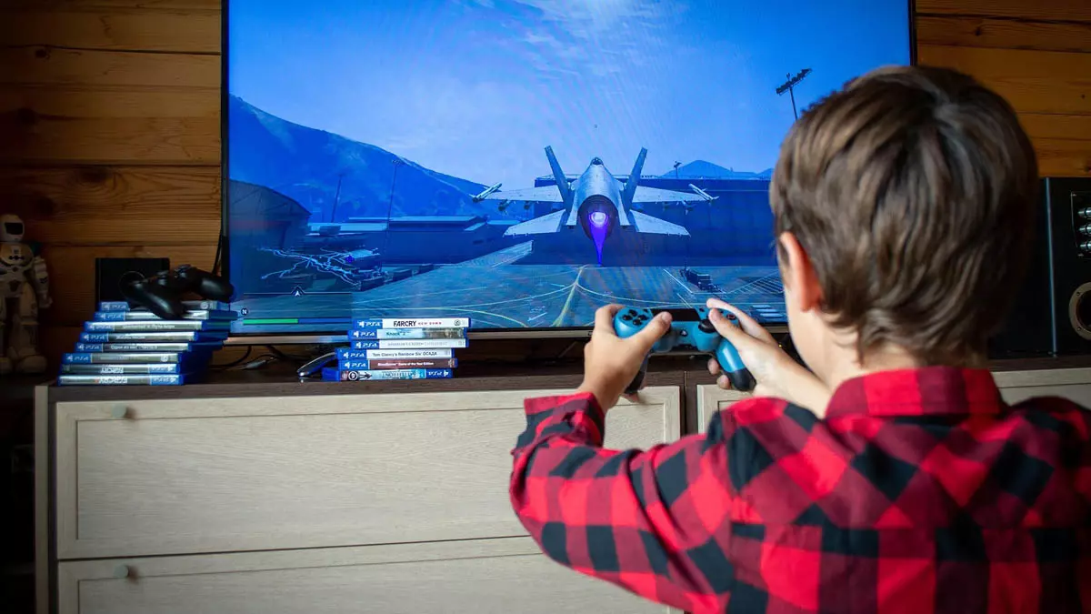 quando no quarto, trancafiado com acesso aos filmes, jogos e internet ilimitada, a maioria dos pais não querem ou não sabem o que
