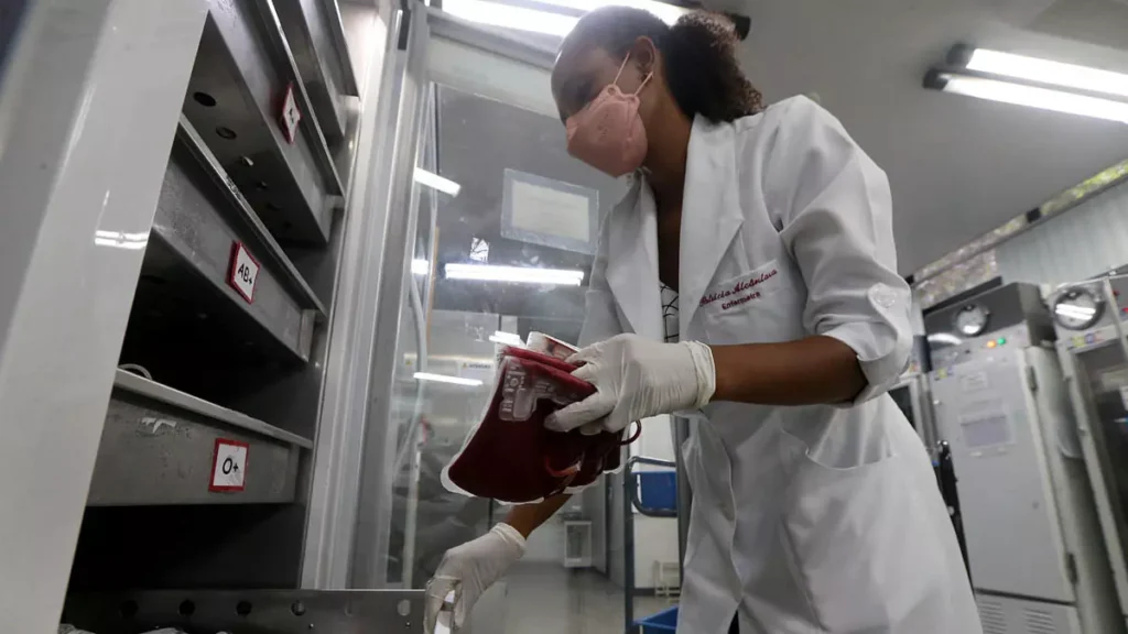 Neste sábado (14), o Hospital Geral Roberto Santos (HGRS), em parceria com a Hemoba, promove campanha de coleta de sangue para