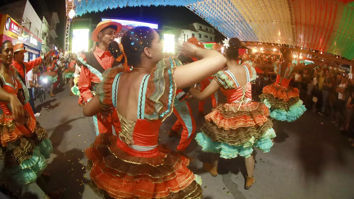 antes do São João. Em oito zonas turísticas, a cultura nordestina foi celebrada, com o apoio da Secretaria de Turismo do Estado (Setur-BA). 
