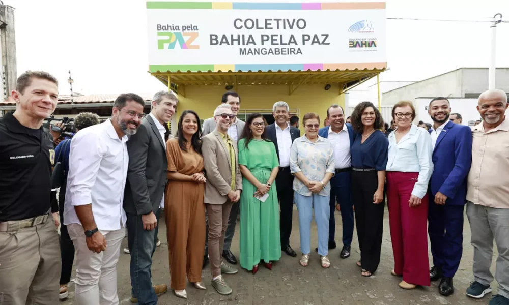 A cidade de Feira de Santana, no portal do sertão, inaugurou hoje (03) os dois primeiros Coletivos Bahia Pela Paz do interior do estado,