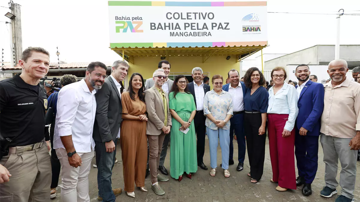 A cidade de Feira de Santana, no portal do sertão, inaugurou hoje (03) os dois primeiros Coletivos Bahia Pela Paz do interior do estado,