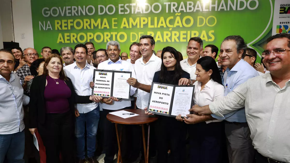 município, foram assinadas ordens de serviço para obras no Aeroporto Regional de Barreiras, que totalizam um investimento de R$ 63,4 milhões.