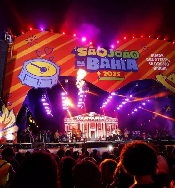 A abertura do São João de Salvador na noite desta quarta-feira (18), no Parque de Exposições, na avenida Paralela, contou com