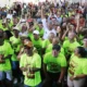 Ao som do forró pé de serra e com figurinos juninos caprichados, os garis de Muritiba abriram os festejos de São João com alegria