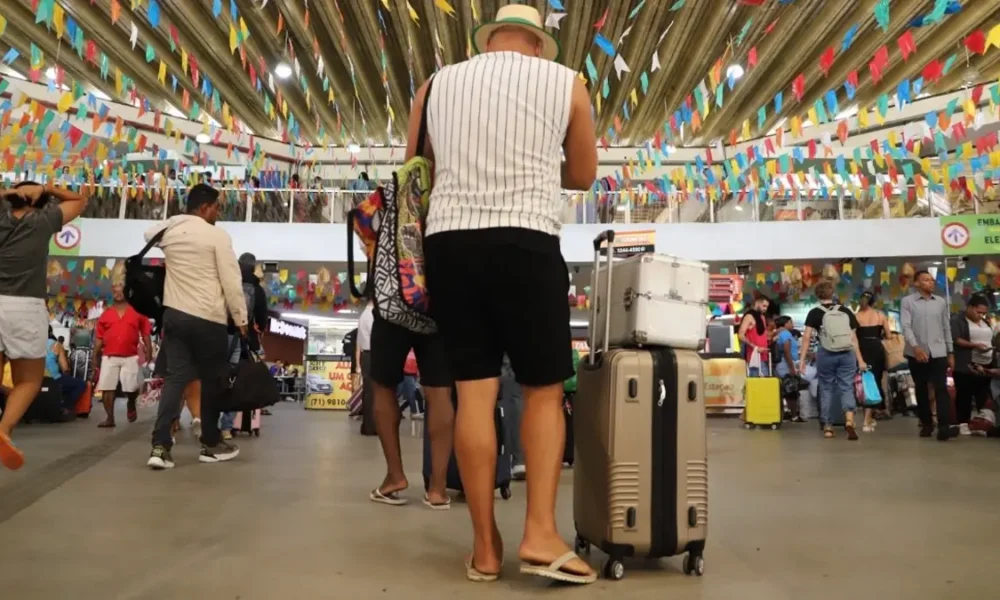 O destino Bahia segue na liderança do turismo nacional, mantendo crescimento contínuo acima da média registrada no país.