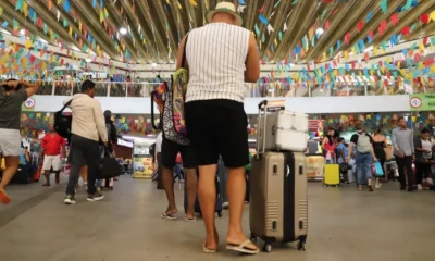 O destino Bahia segue na liderança do turismo nacional, mantendo crescimento contínuo acima da média registrada no país.