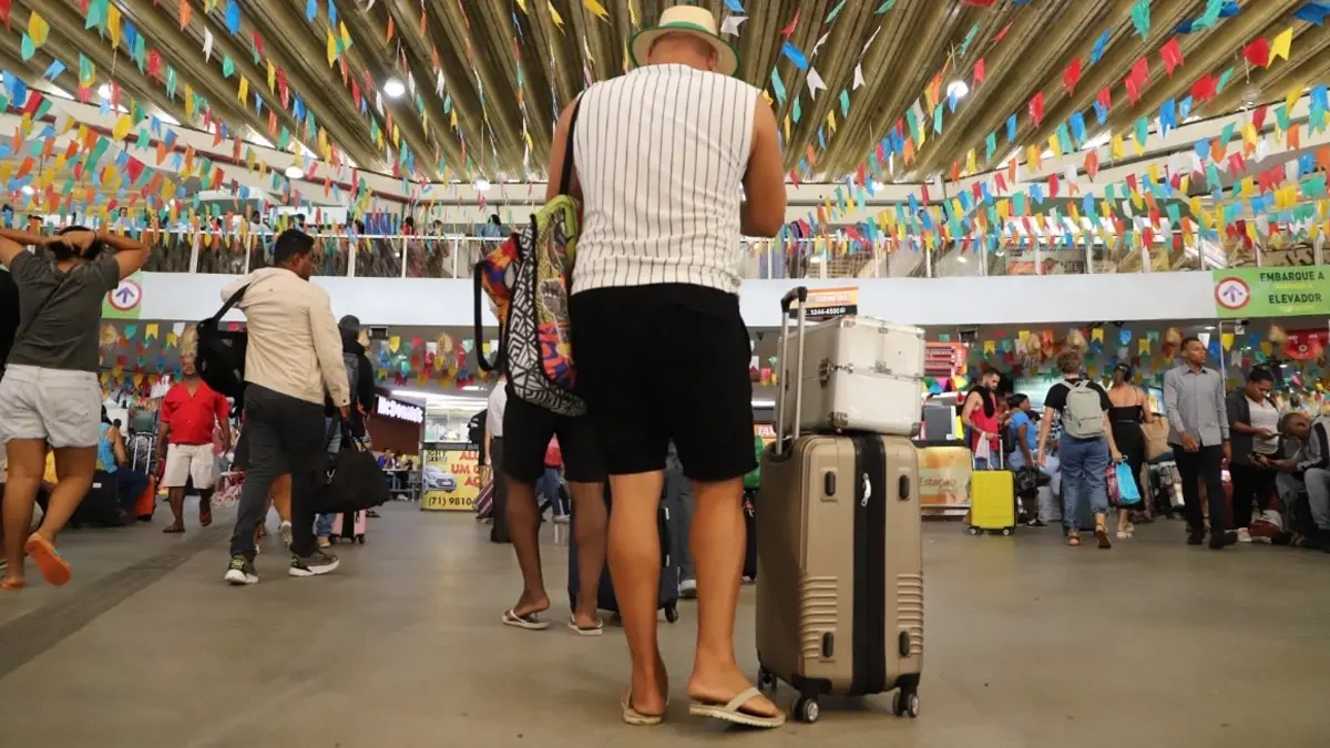 O destino Bahia segue na liderança do turismo nacional, mantendo crescimento contínuo acima da média registrada no país.
