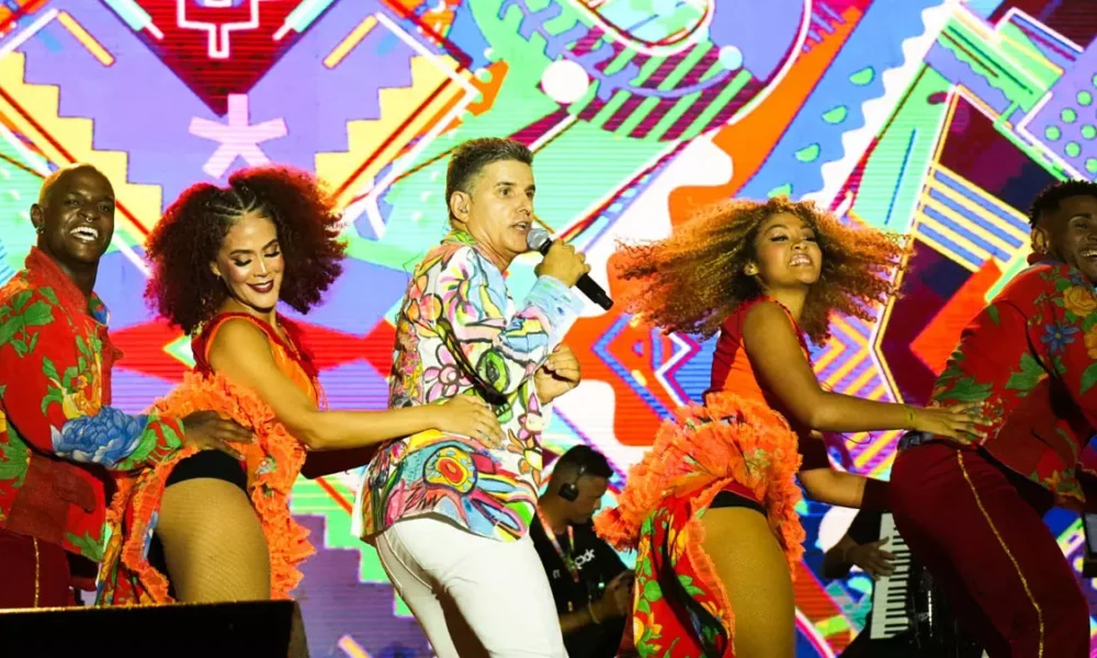 O cantor e compositor Del Feliz foi uma das primeiras atrações desta sexta-feira (20), terceiro dia de festa do São João da Bahia,
