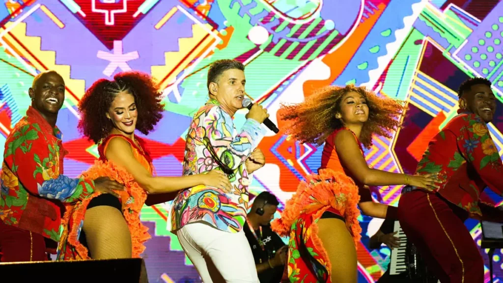 O cantor e compositor Del Feliz foi uma das primeiras atrações desta sexta-feira (20), terceiro dia de festa do São João da Bahia,