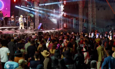 arrasta-pé de Ipirá, no centro norte baiano. A primeira atração da noite foi Dorgival Dantas, um dos maiores nomes do forró nordestino.
