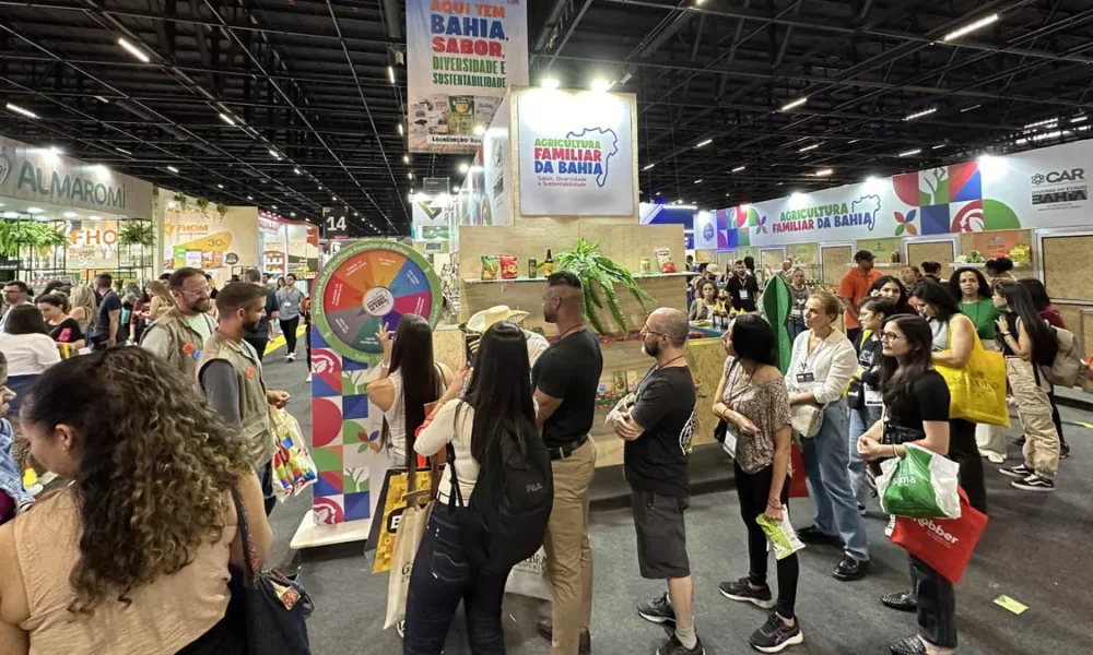 alimentos produzidos de forma sustentável. Com o conceito “Agricultura Familiar da Bahia: Saudável por Natureza”, a participação