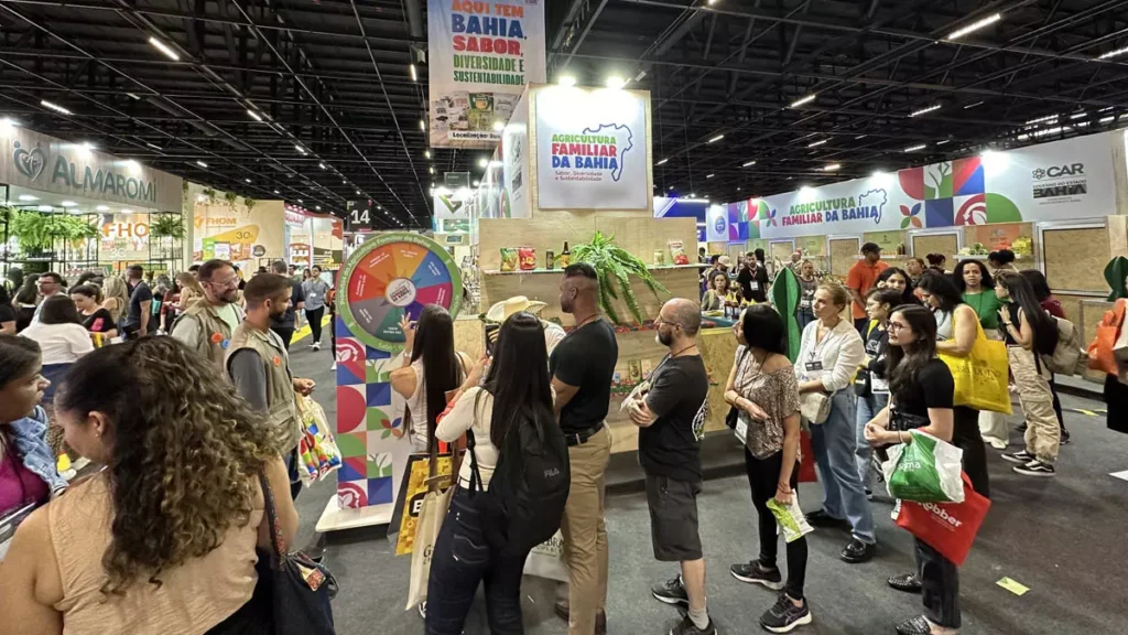 alimentos produzidos de forma sustentável. Com o conceito “Agricultura Familiar da Bahia: Saudável por Natureza”, a participação