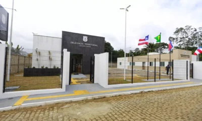 neste sábado (14), a construção de mais uma escola estadual em tempo integral, desta vez no município de Itamari.