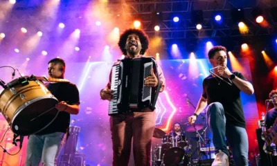 O clima de São João tomou conta do Largo do Pelourinho, em Salvador, neste sábado (21), com a apresentação vibrante do sanfoneiro Mestrinho,