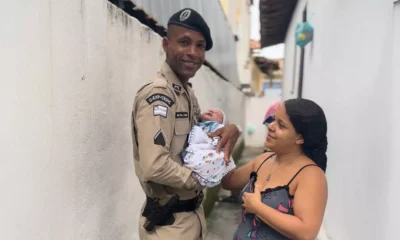 Comando de Operações Policiais Militares (COPPM) salvou, na madrugada desta terça-feira (3), em Itapuã, uma criança que estava sufocando. 