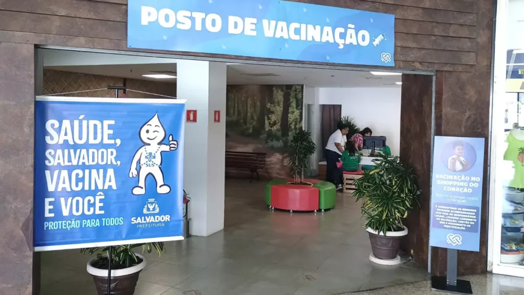 em parceria com a Secretaria Municipal da Saúde (SMS), realiza neste sábado (14), das 9h às 18h, uma campanha de vacinação
