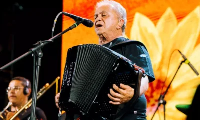 O tradicional forró pé-de-serra do cantor paraibano Flavio José, foi uma das maiores expectativas do público que foi ao Largo do Pelourinho