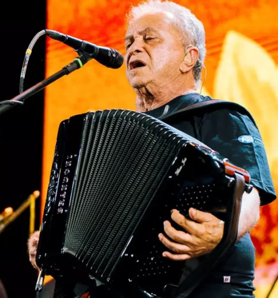 O tradicional forró pé-de-serra do cantor paraibano Flavio José, foi uma das maiores expectativas do público que foi ao Largo do Pelourinho