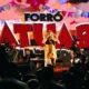 A banda cearense Catuaba com Amendoim agitou a noite no Largo do Pelourinho, em Salvador, nesta sexta-feira (20). Em atividade