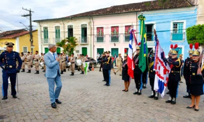 Com a bandeira da Bahia erguida ao alto e o centro histórico tomado por homenagens, Cachoeira reafirmou, nesta quarta-feira (25),