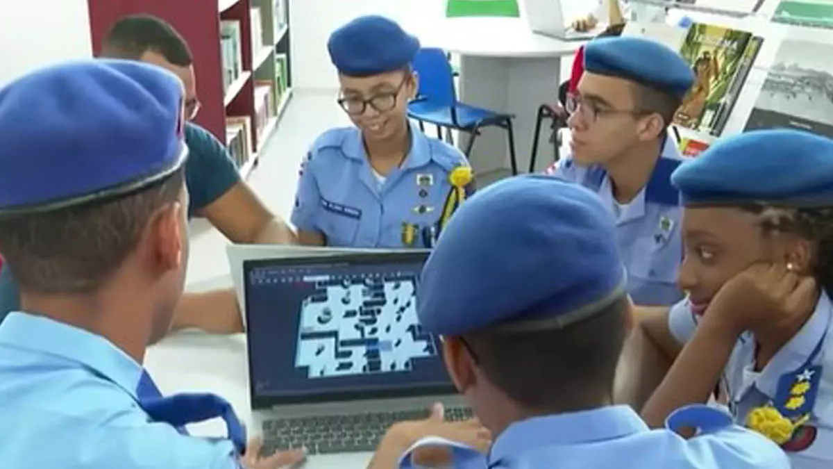 Cinco alunos do Colégio da Polícia Militar da Bahia – Unidade Lobato – foram classificados para a RoboCup 2025, o maior campeonato