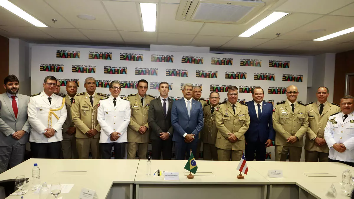 da Polícia Militar da Bahia (PMBA) e dois do Corpo de Bombeiros Militar da Bahia (CBMBA), ao posto de coronel. Ainda na ocasião,