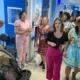 os corredores das alas pediátricas do Hospital Geral Roberto Santos (HGRS) levando forró e alegria para os pacientes internados na unidade. 