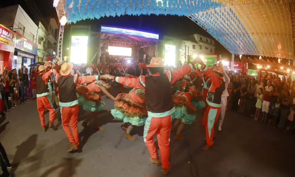 mais de 280 municípios. O governador Jerônimo Rodrigues e secretários estaduais, participaram das boas-vindas à maior festa do