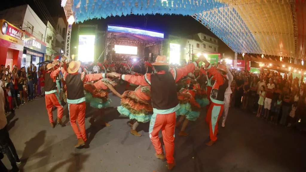 mais de 280 municípios. O governador Jerônimo Rodrigues e secretários estaduais, participaram das boas-vindas à maior festa do