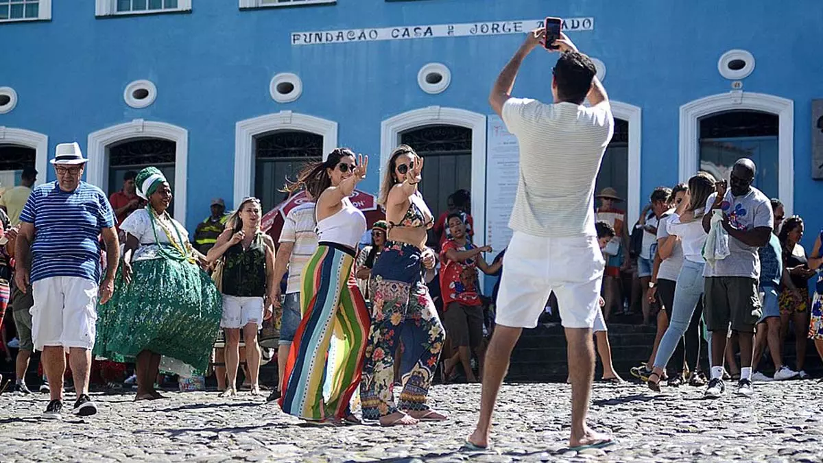 A Bahia, que já era líder nacional em movimentação turística, agora, aparece na liderança do crescimento do faturamento no setor,