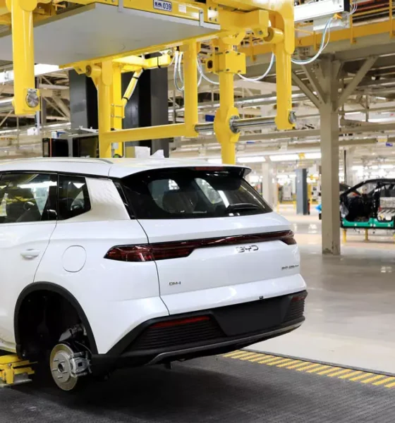 BYD em Camaçari, na Região Metropolitana de Salvador, apresentou nesta terça-feira (1º) os primeiros veículos da gigante chinesa