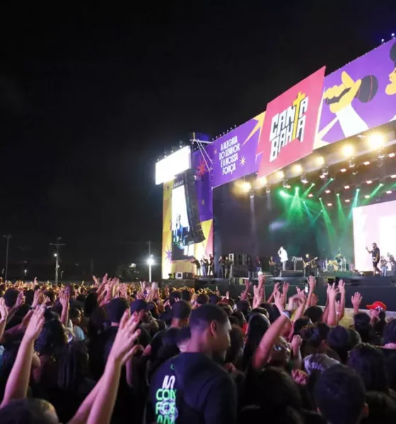 O Festival Canta Bahia 2025 teve sua abertura oficial na noite desta sexta-feira (04), no Parque de Exposições, em Salvador,