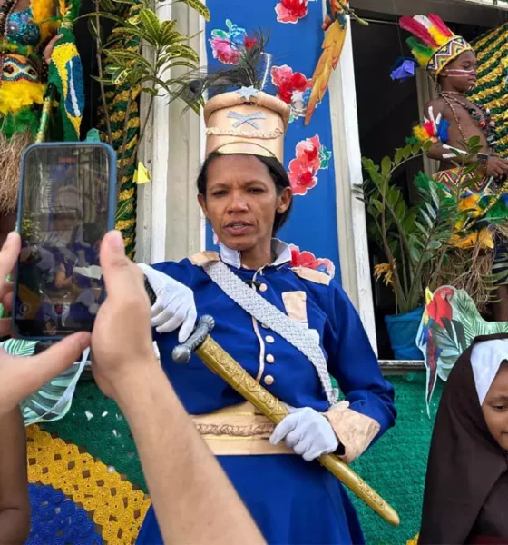 Manifestação histórica e cultural, o tradicional desfile do 2 de Julho, data em que é celebrada a consolidação da Independência