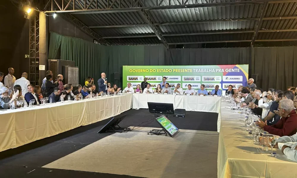 Cerca de 200 representantes do setor produtivo de Juazeiro, no Território Sertão do São Francisco — entre agricultores, empresários
