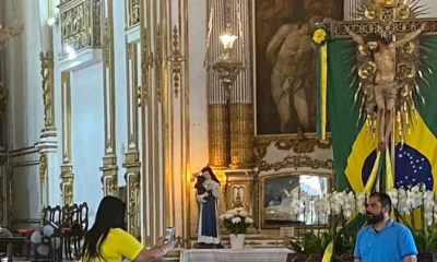 A imagem original do Senhor do Bonfim, trazida de Portugal ao Brasil há 280 anos, está exposta na basílica que leva o nome do santo,