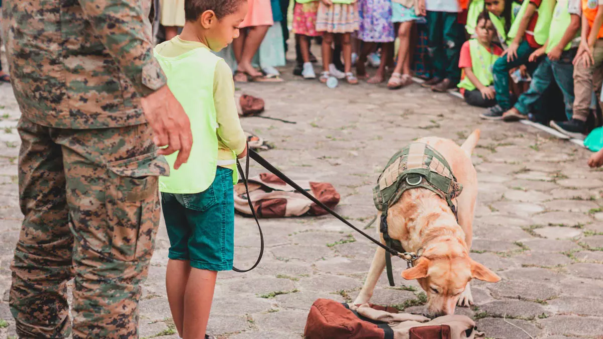 O evento, que contou com a participação de cerca de 240 pessoas, envolveu palestras e demonstrações com cães policiais
