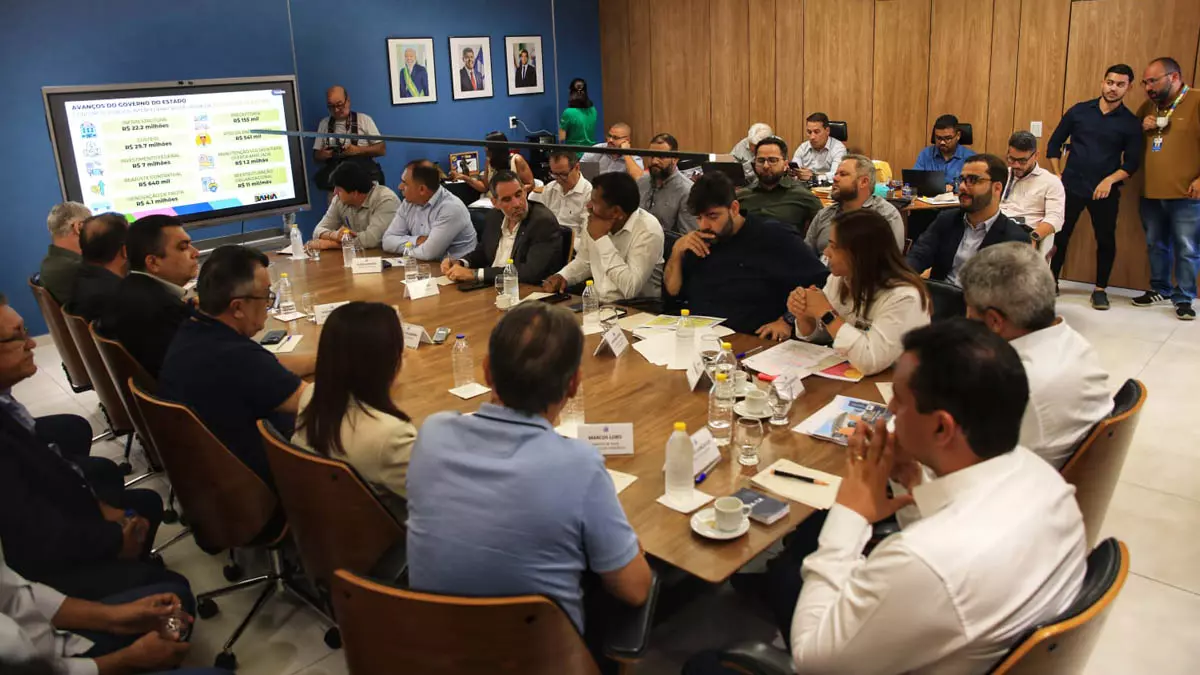 Dando continuidade às agendas em Juazeiro, o governador Jerônimo Rodrigues reuniu-se, nesta quinta-feira (17), com prefeitos