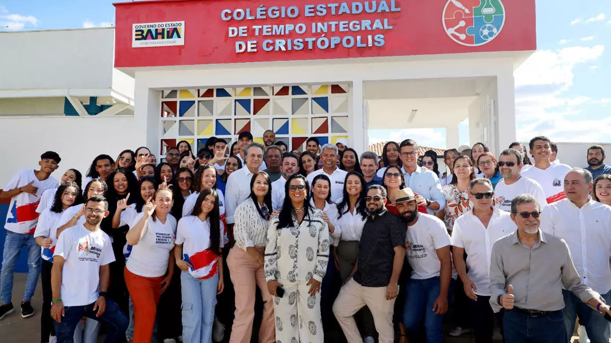 Em visita ao município de Cristópolis, no Oeste baiano, nesta sexta-feira (25), o governador Jerônimo Rodrigues oficializou a